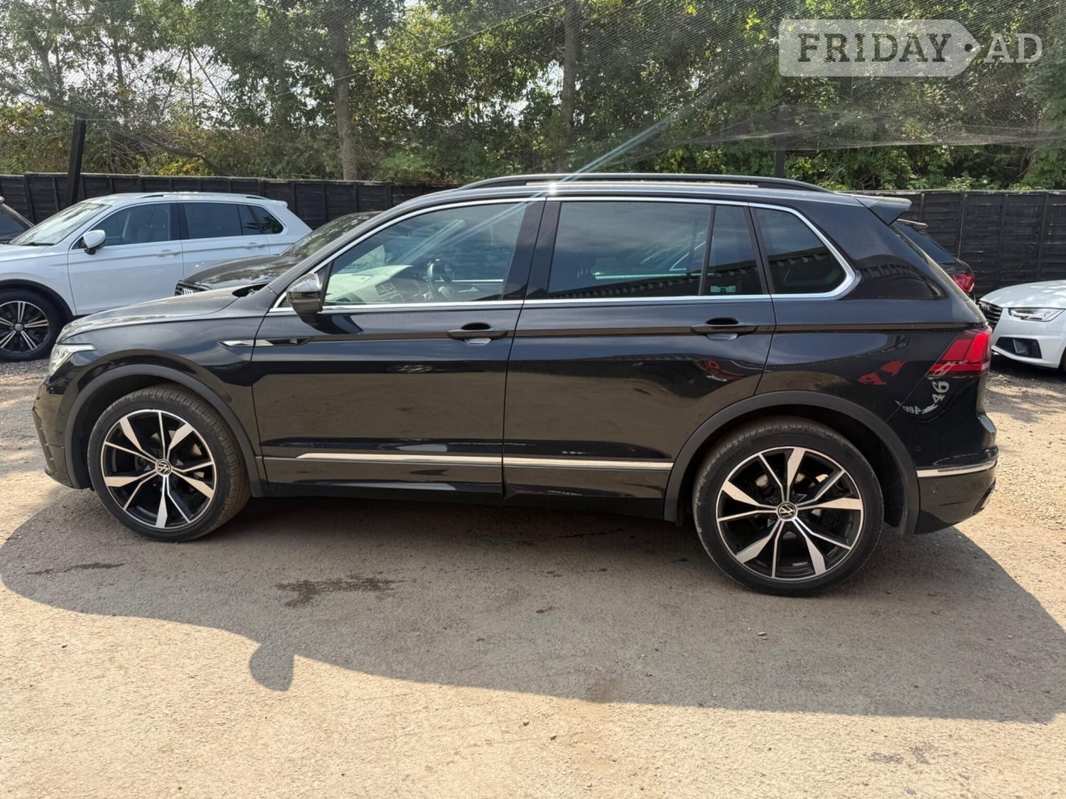 Volkswagen Tiguan 2021 - Cars