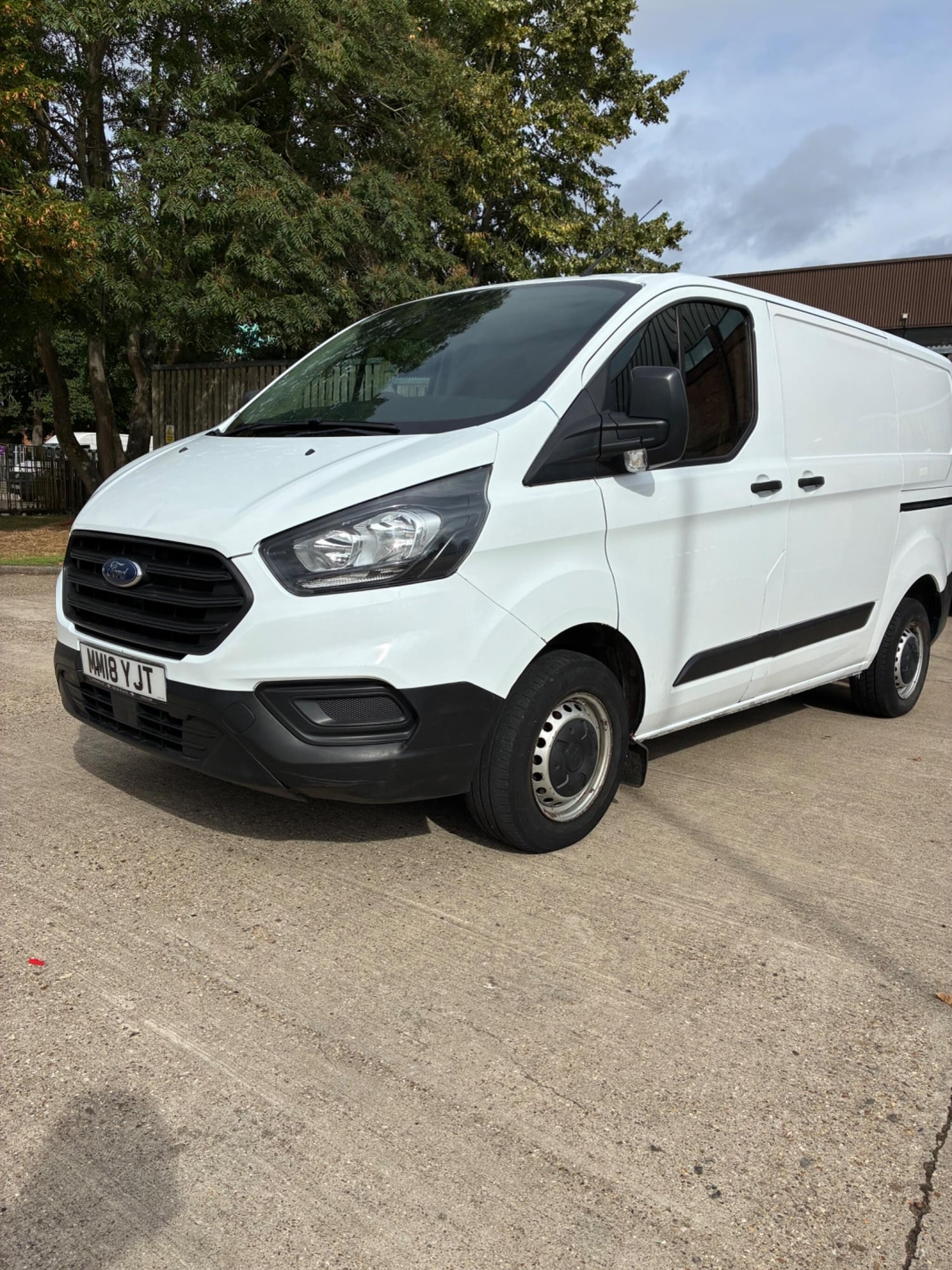 [ berth ]Ford Transit Custom
