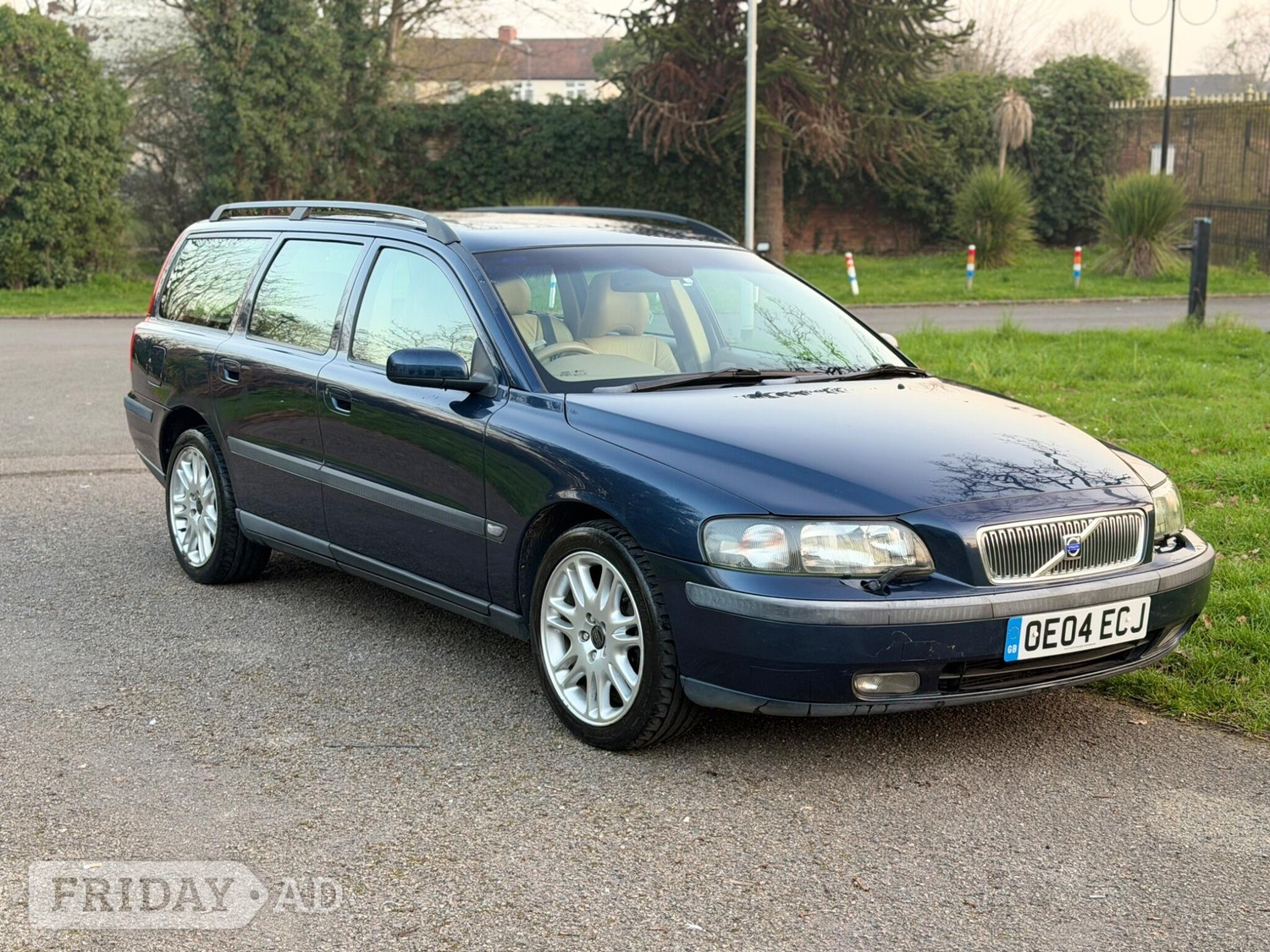 Volvo V70 2004 in Slough