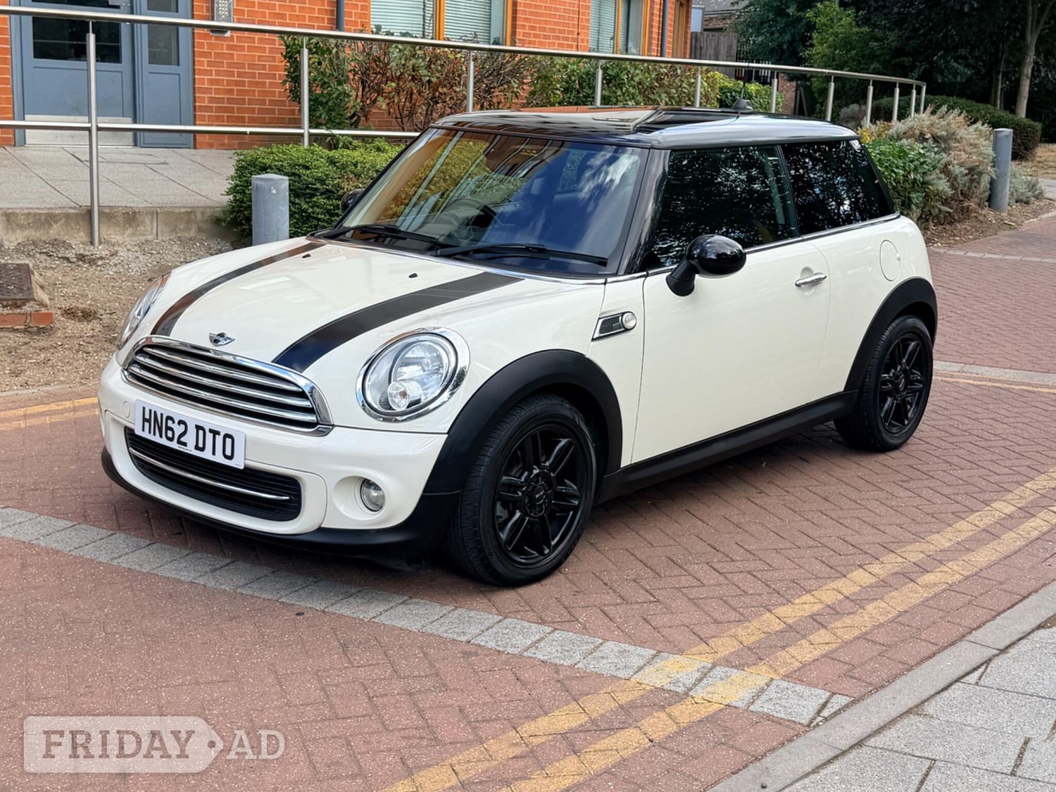 Mini Hatch 2012 in Wembley