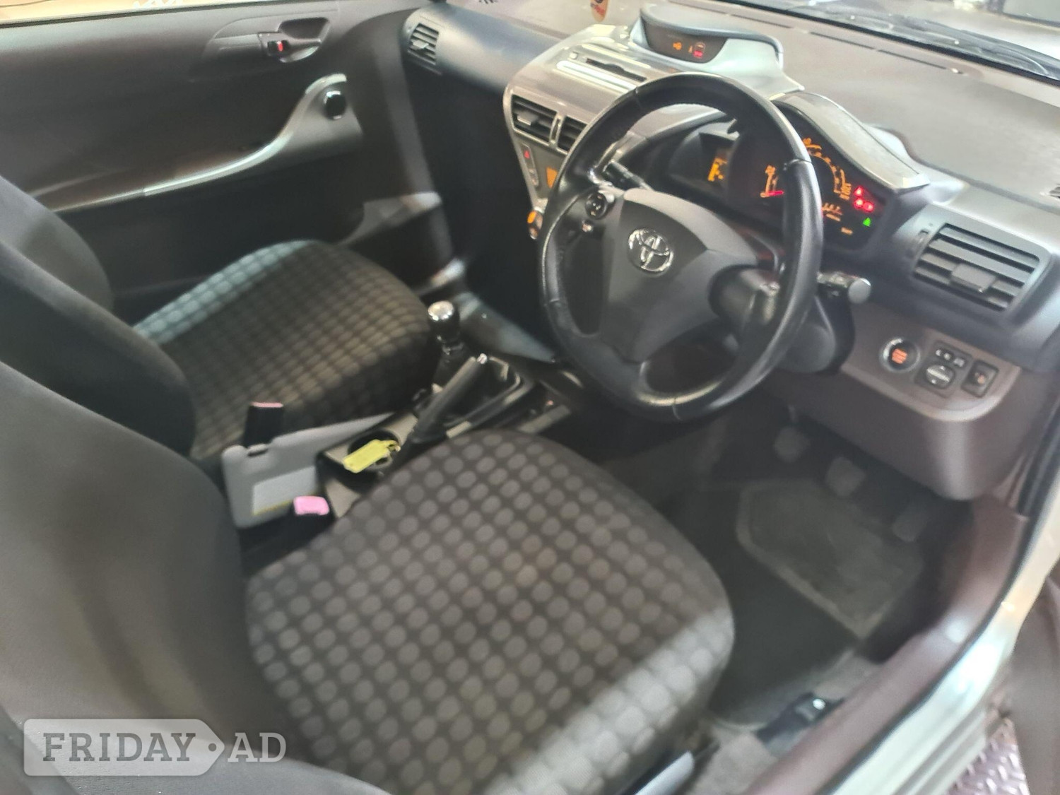 Toyota IQ 2010 - Cars