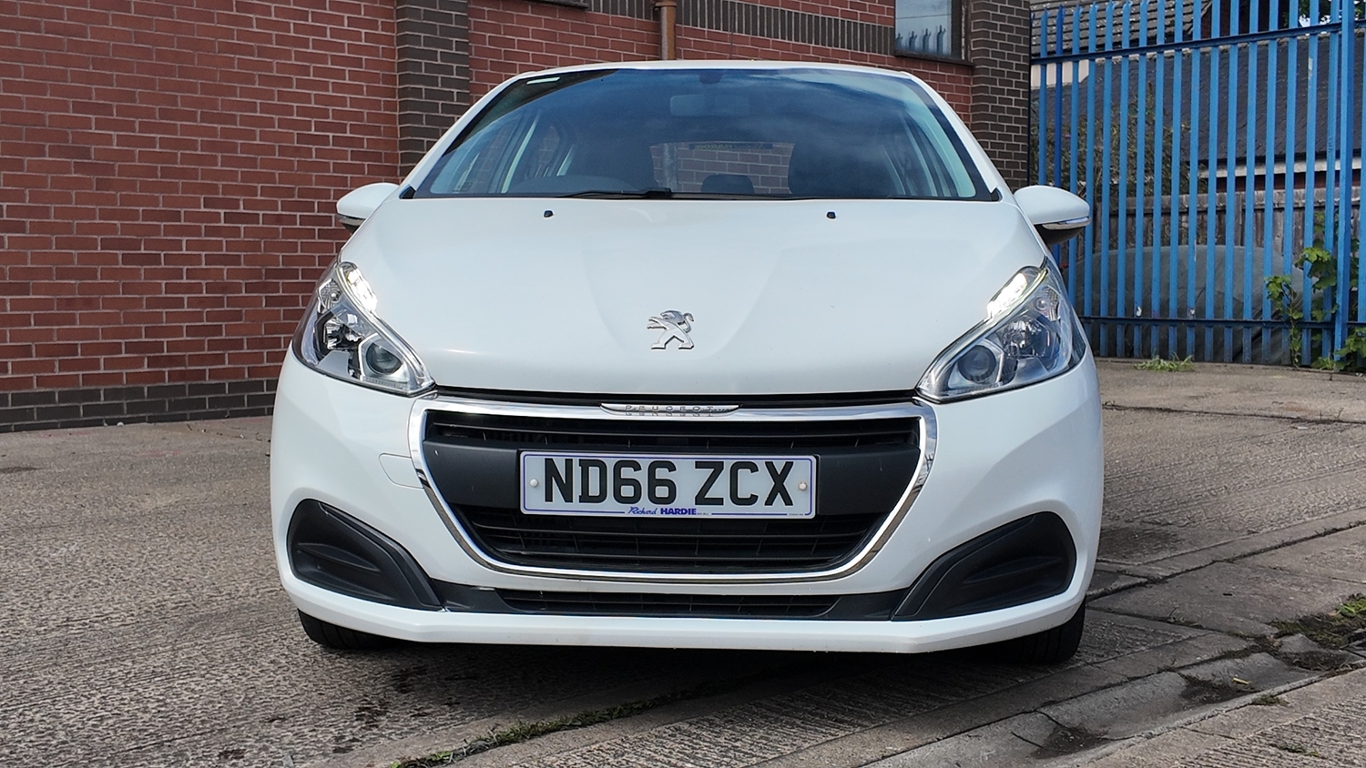 [ berth ]Peugeot 208