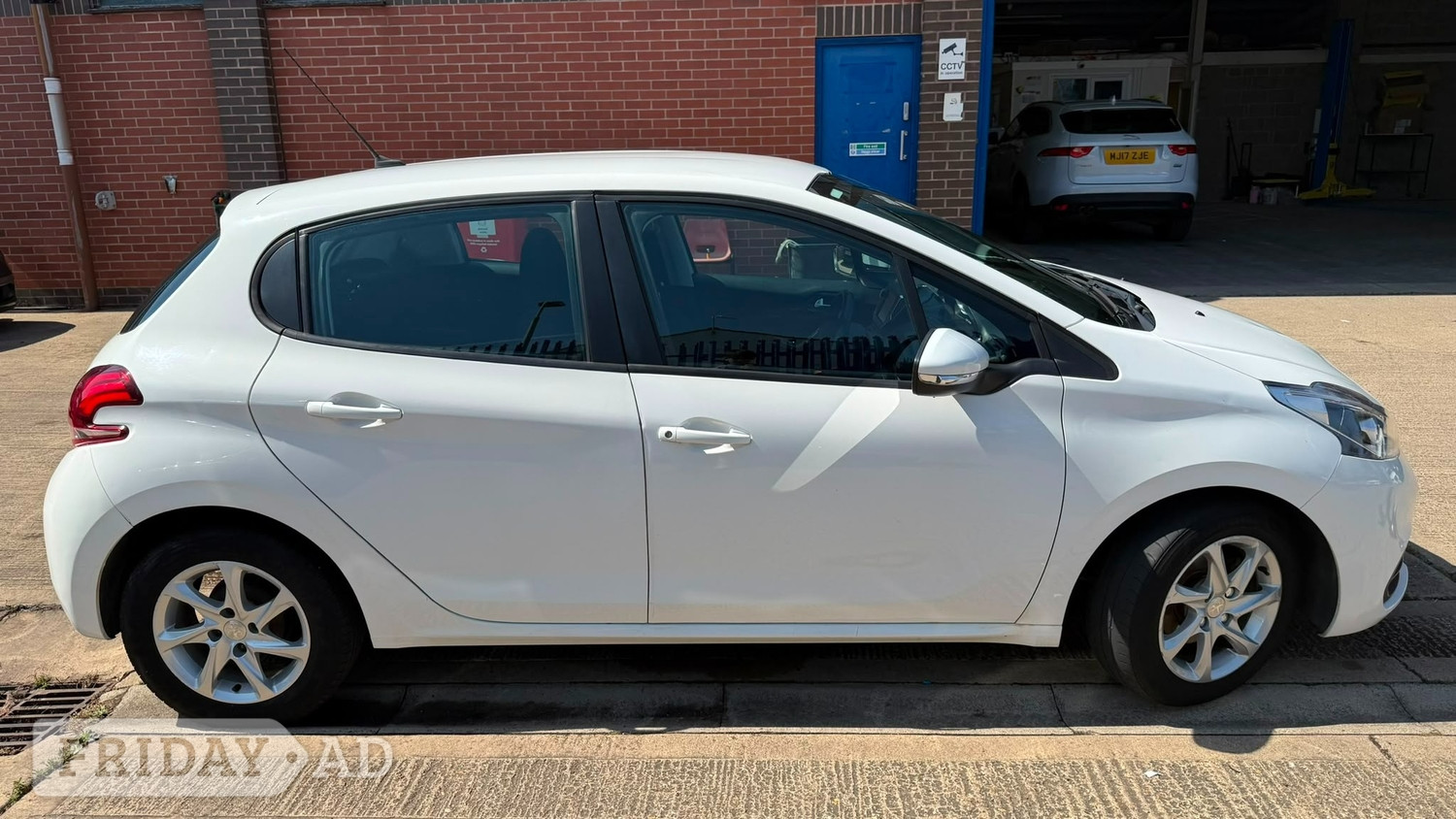 [ berth ]Peugeot 208