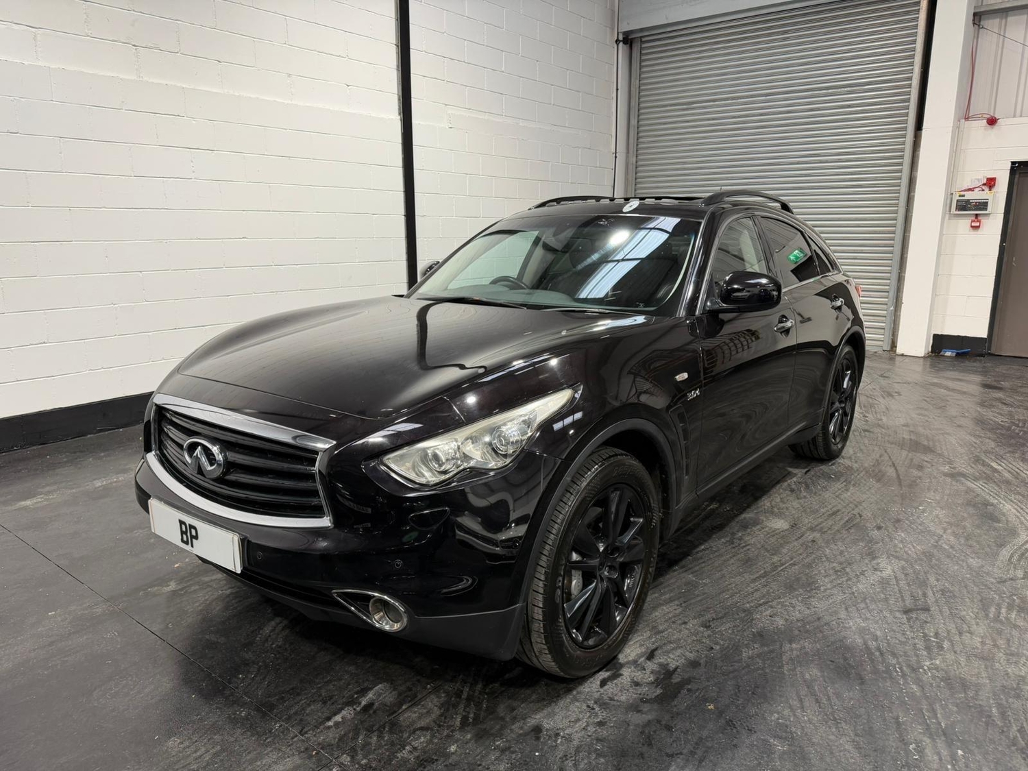 [ berth ]Infiniti QX70