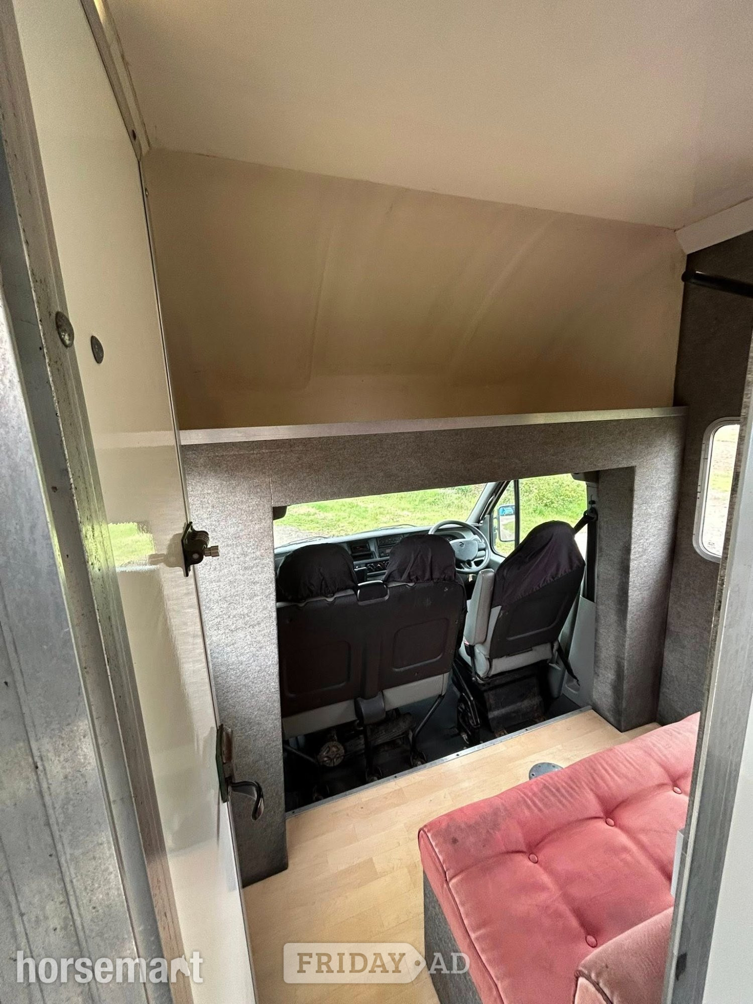 George Smith Mascott Renault Horsebox - Trailers & Horseboxes