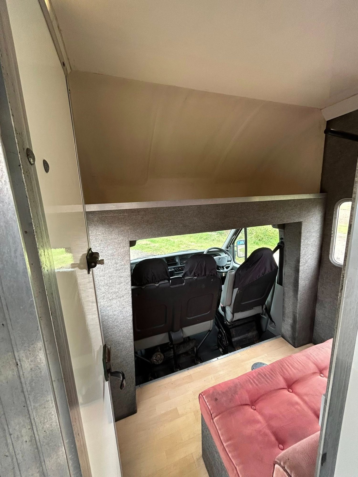 George Smith Mascott Renault Horsebox - Trailers & Horseboxes