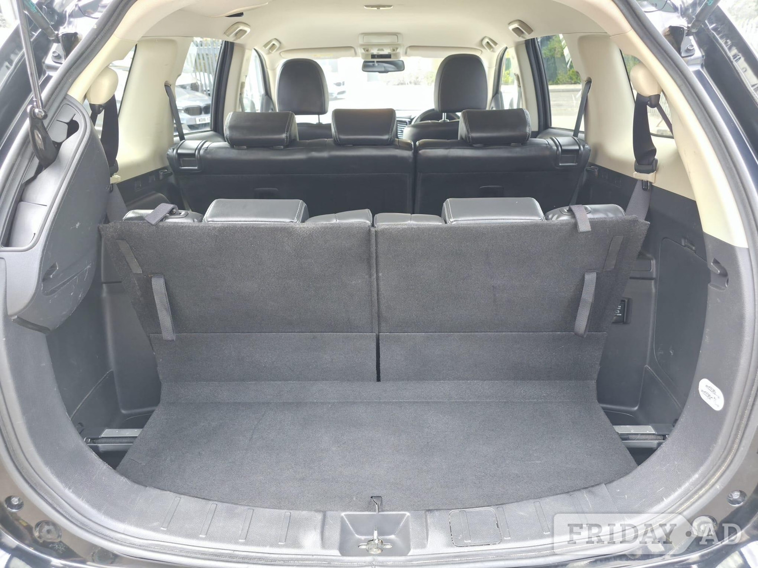 Mitsubishi Outlander 2019 - Cars