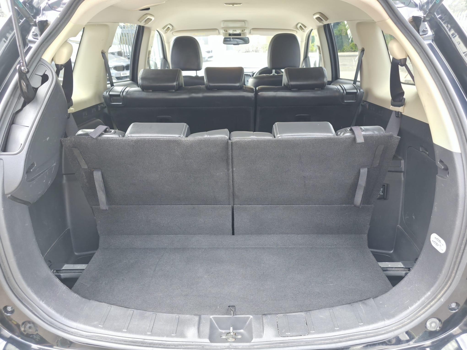 Mitsubishi Outlander 2019 - Cars