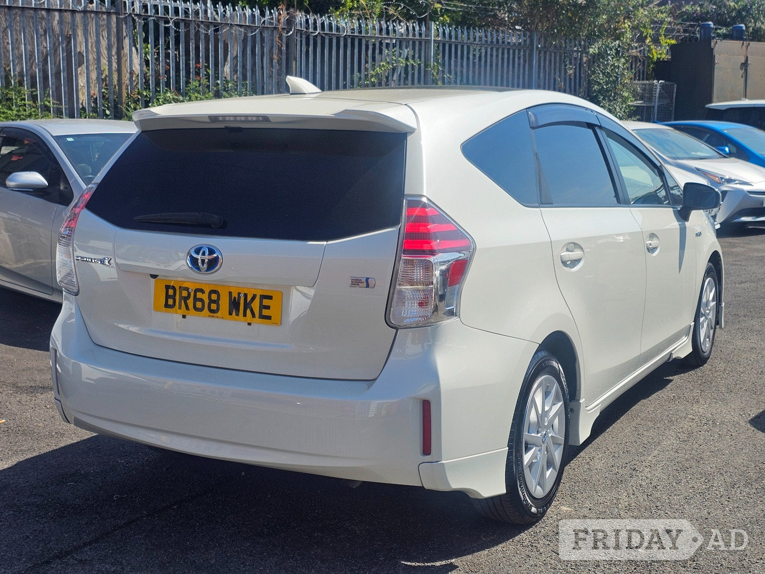 Toyota Prius+ 2019 - Cars