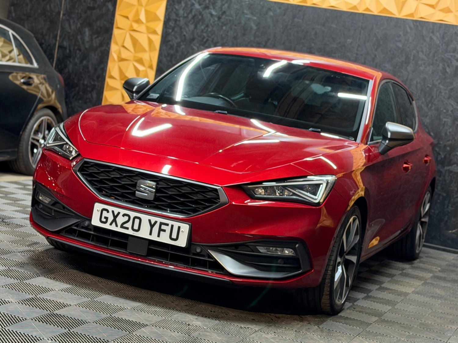 [ berth ]SEAT Leon