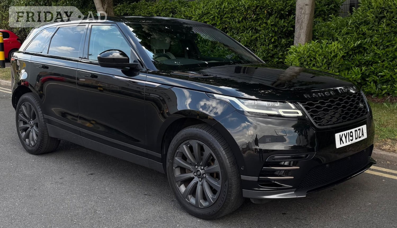 [ berth ]Land Rover Range Rover Velar