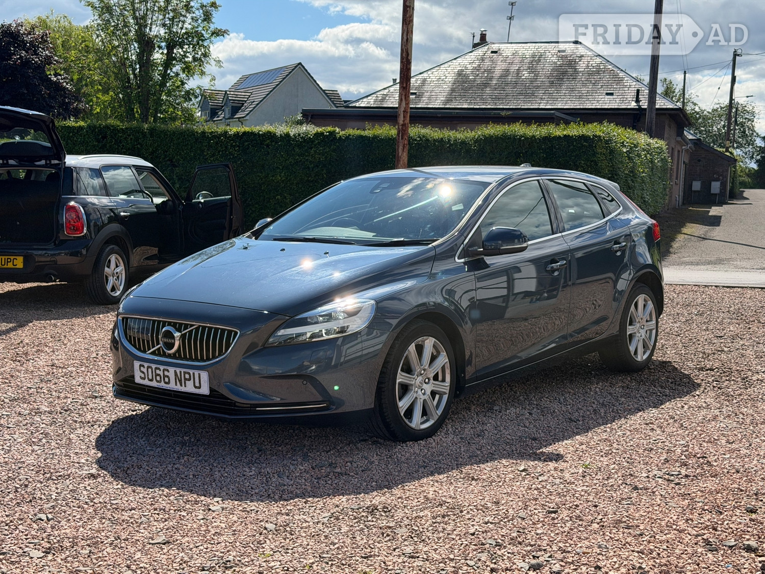 Volvo V40 2016 - Cars in Blairgowrie