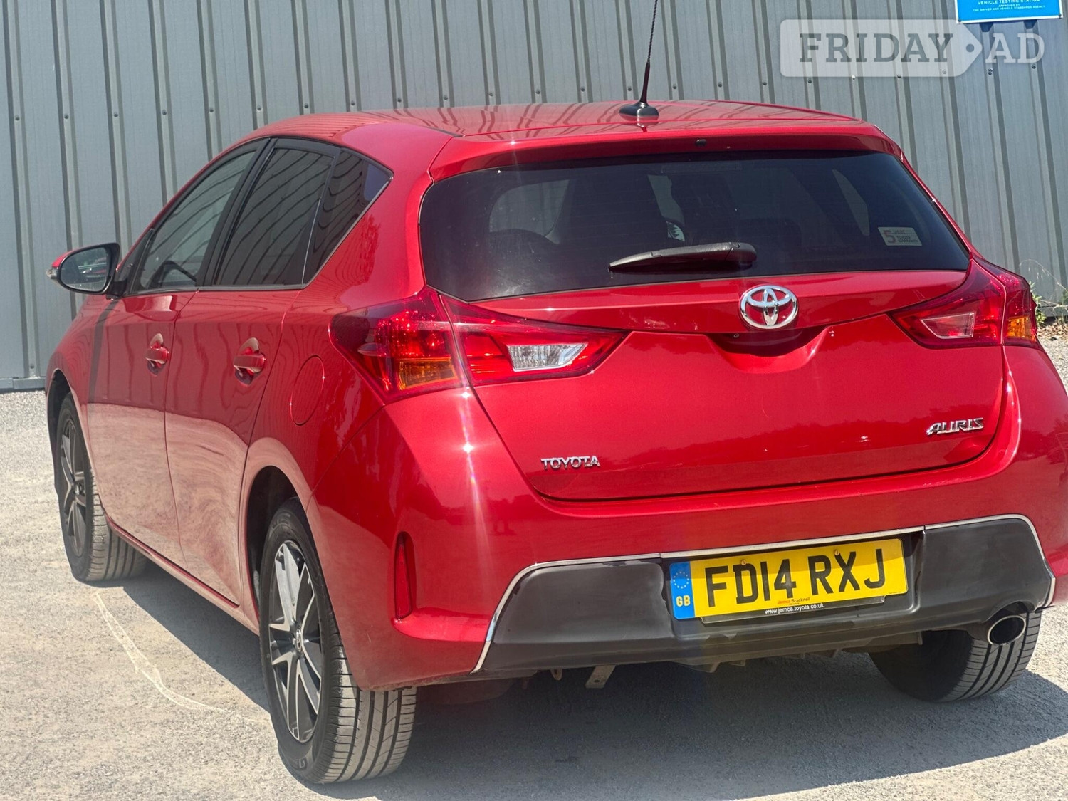 Toyota Auris 2014 - Cars in Farnham