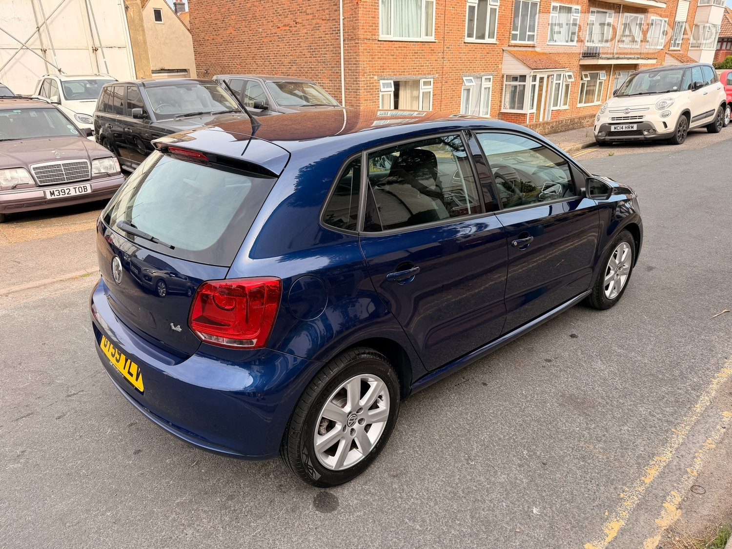 Volkswagen Polo 2009 - Cars