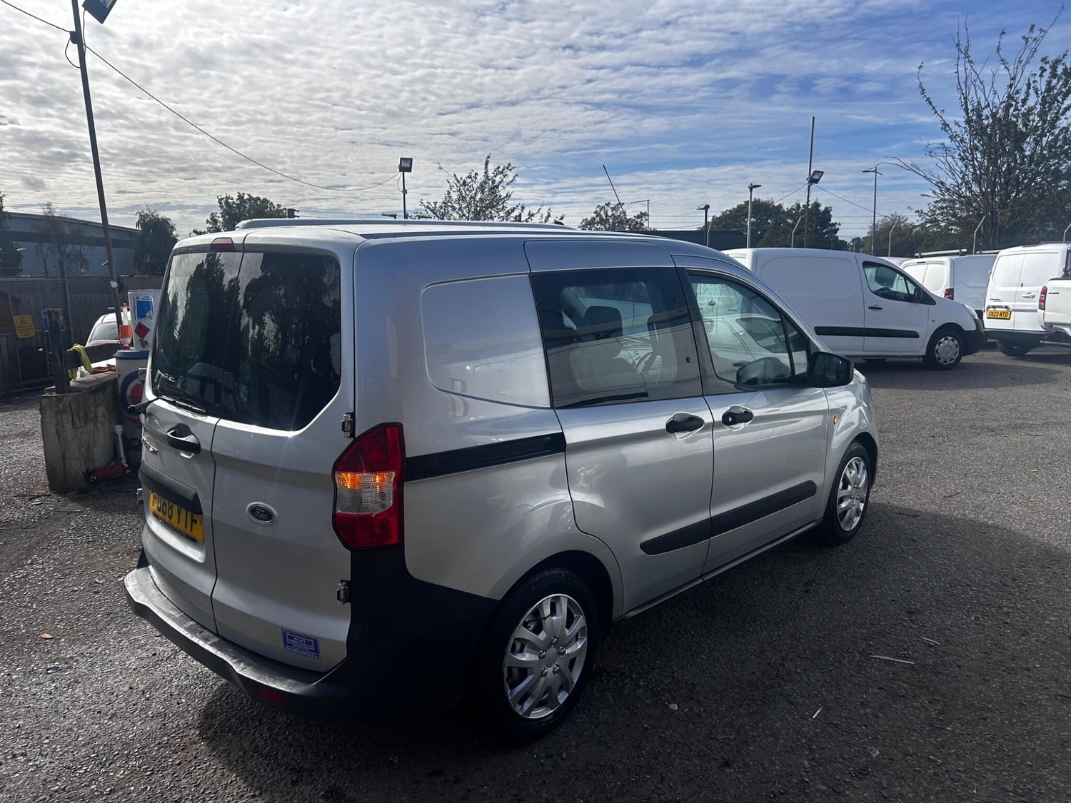 [ berth ]Ford Transit Courier