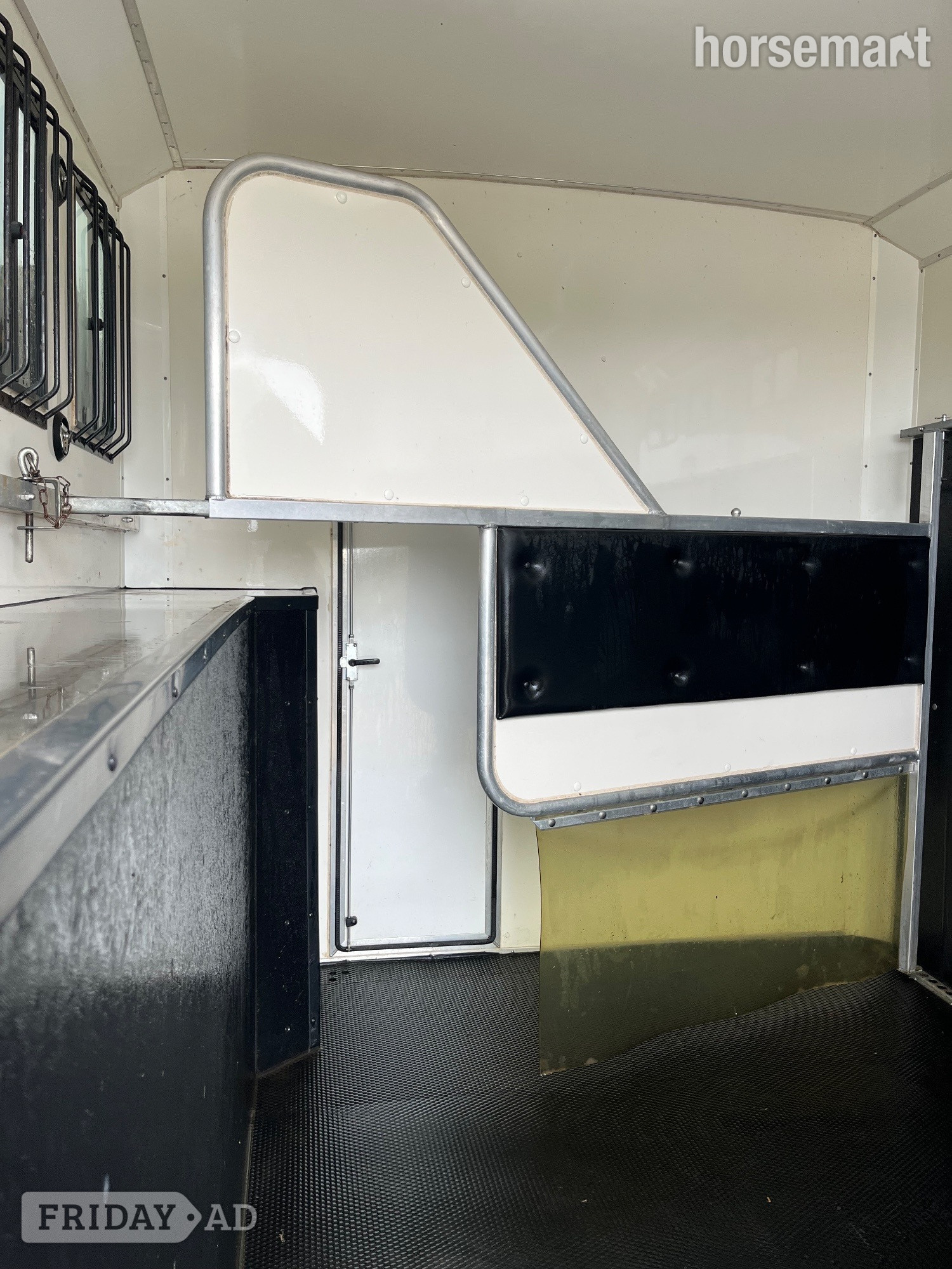 Equi-Trek Endeavour Isuzu Horsebox - Trailers & Horseboxes in Swindon