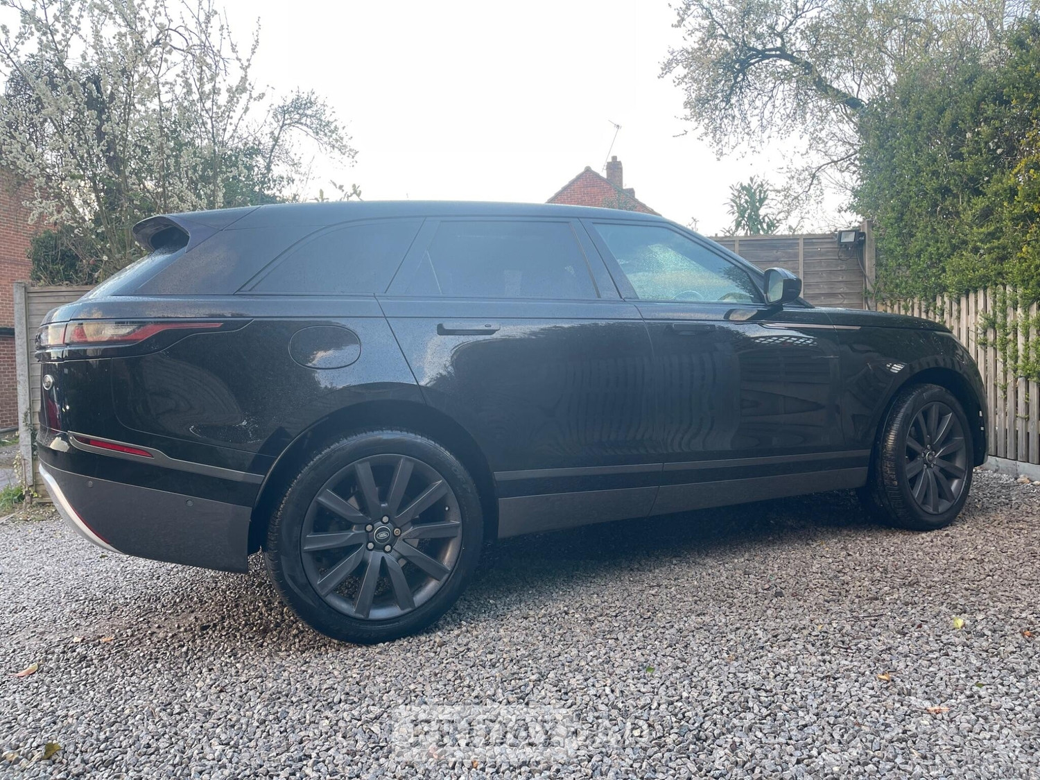 [ berth ]Land Rover Range Rover Velar
