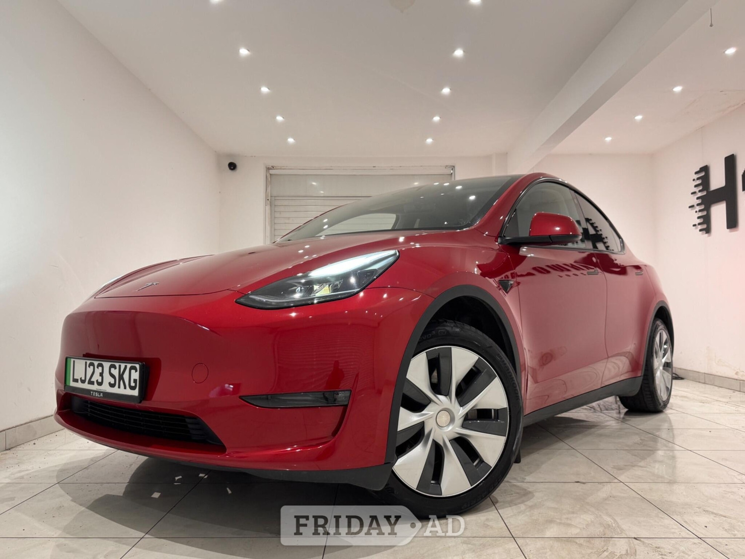 Tesla Model Y 2023 - Cars in Hounslow