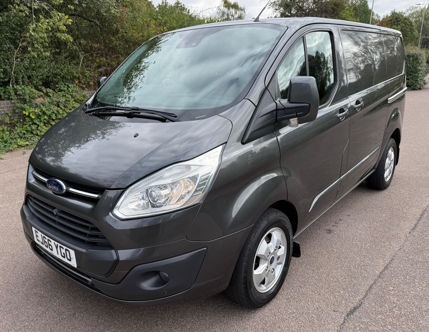 [ berth ]Ford Transit Custom