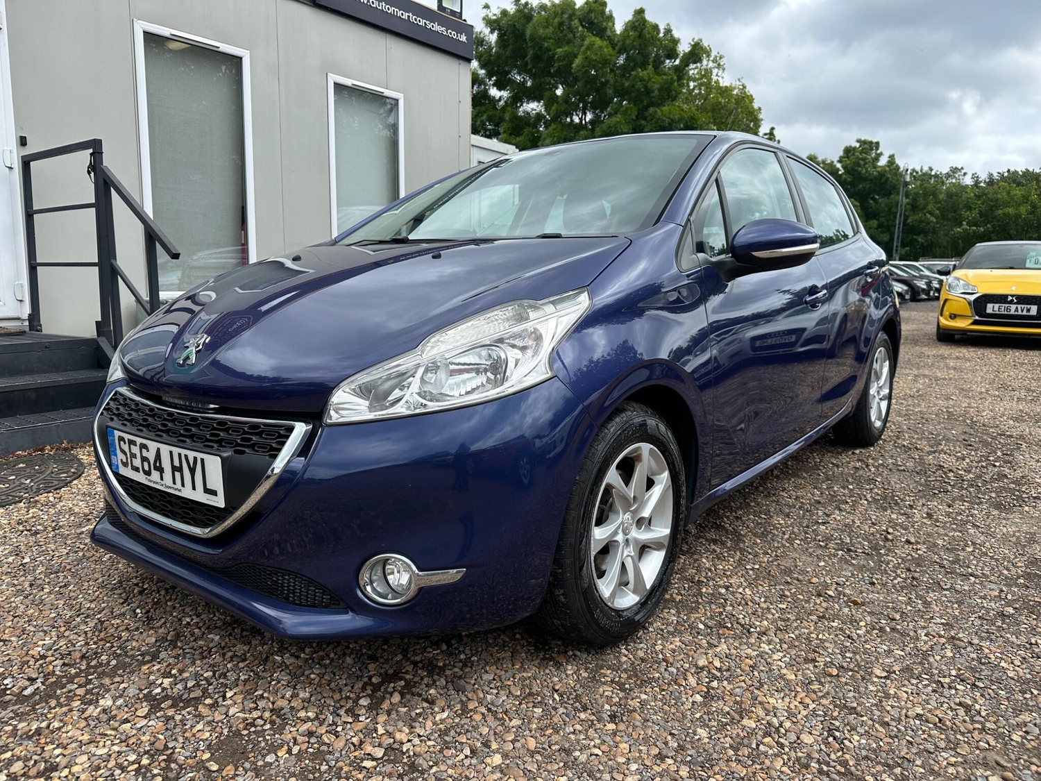 [ berth ]Peugeot 208
