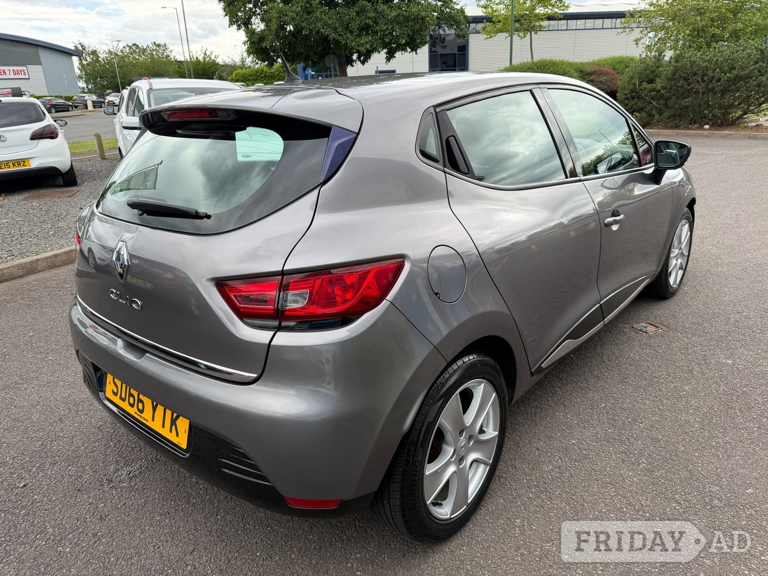 Renault Clio 2016 - Cars