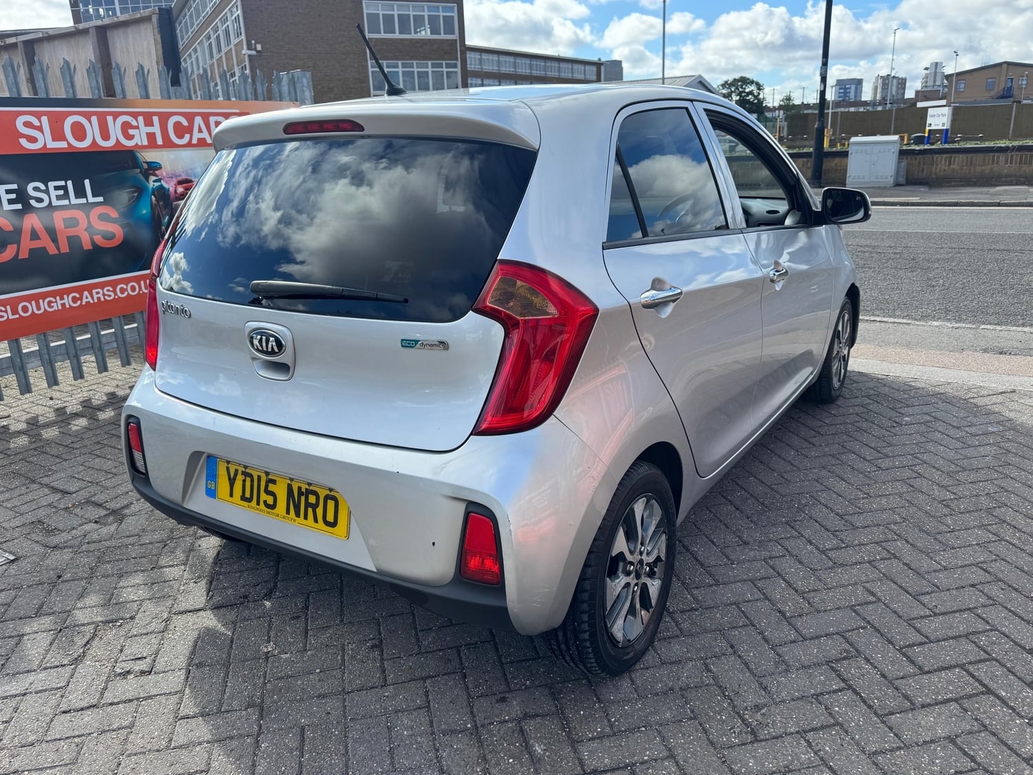 Kia Picanto 2015 - Cars in Slough