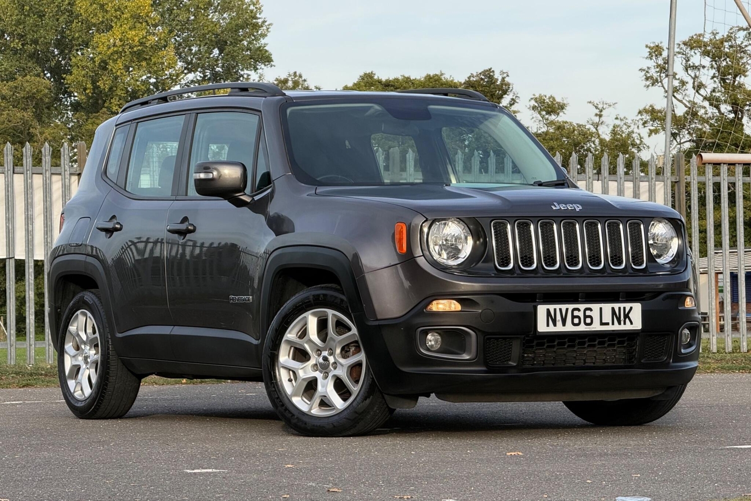 Jeep Renegade 2017 - Cars in Slough
