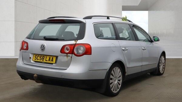 Volkswagen Passat 2009 - Cars