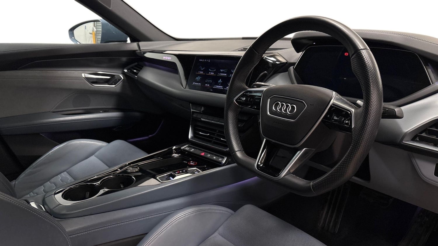 [ berth ]Audi e-tron