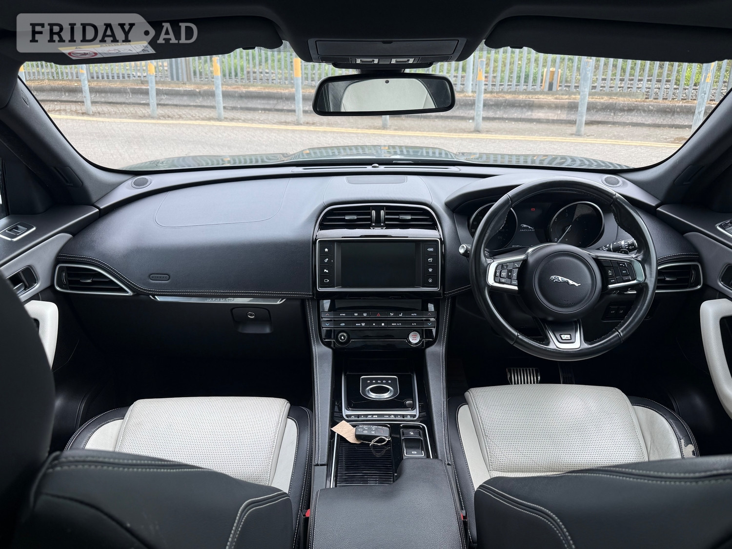 [ berth ]Jaguar F-Pace