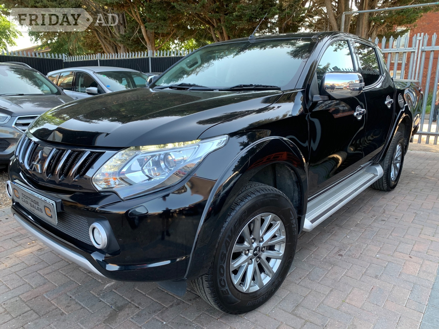 Mitsubishi L200 2017 - Cars in Hayes