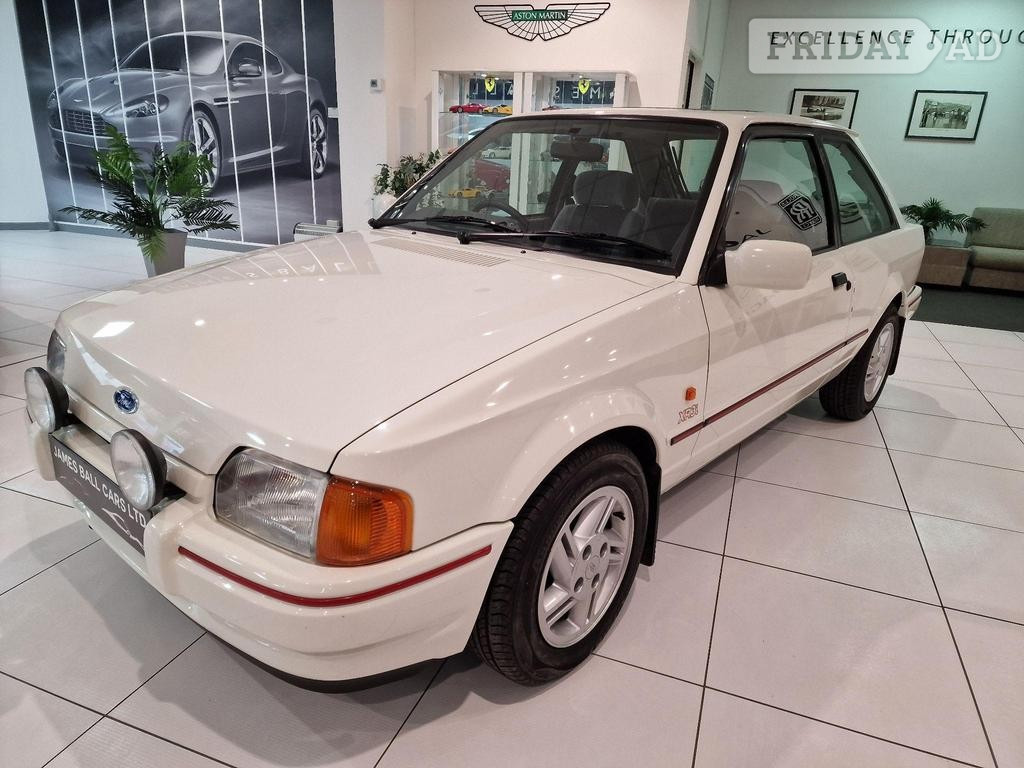 [ berth ]Ford Escort