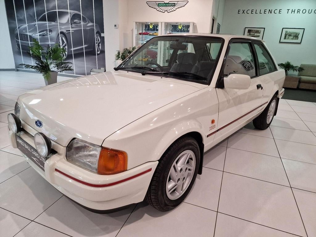 [ berth ]Ford Escort