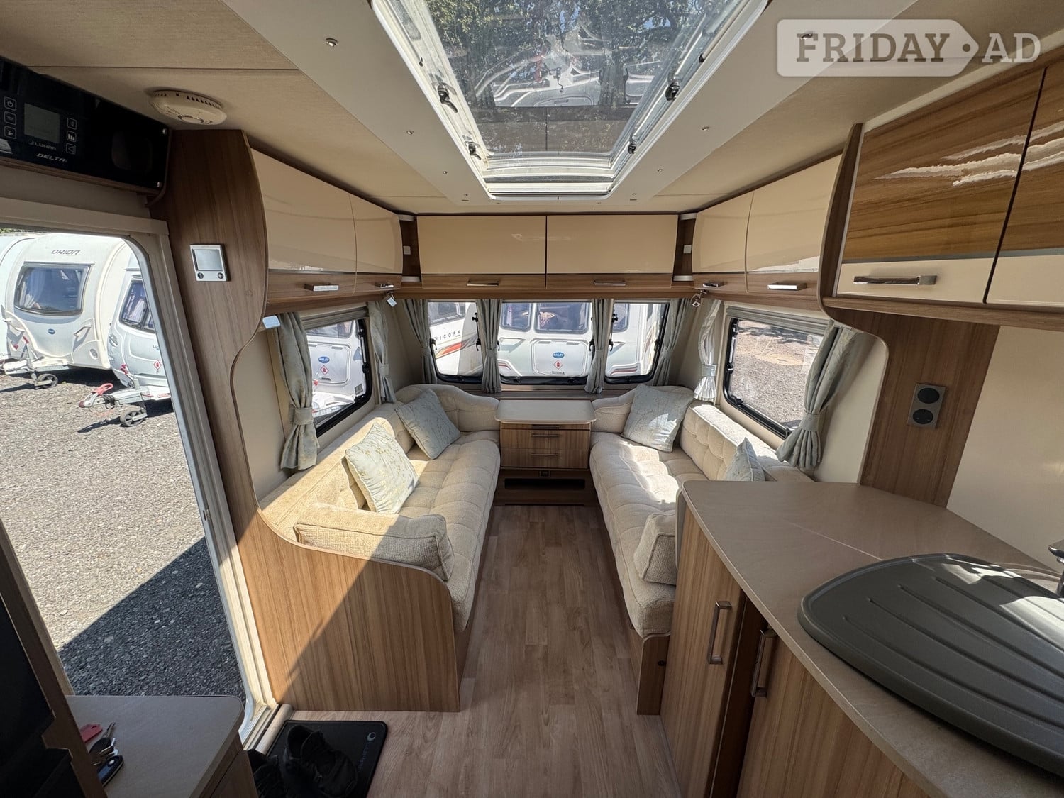 Lunar Delta 2016 - Motorhomes & Caravans