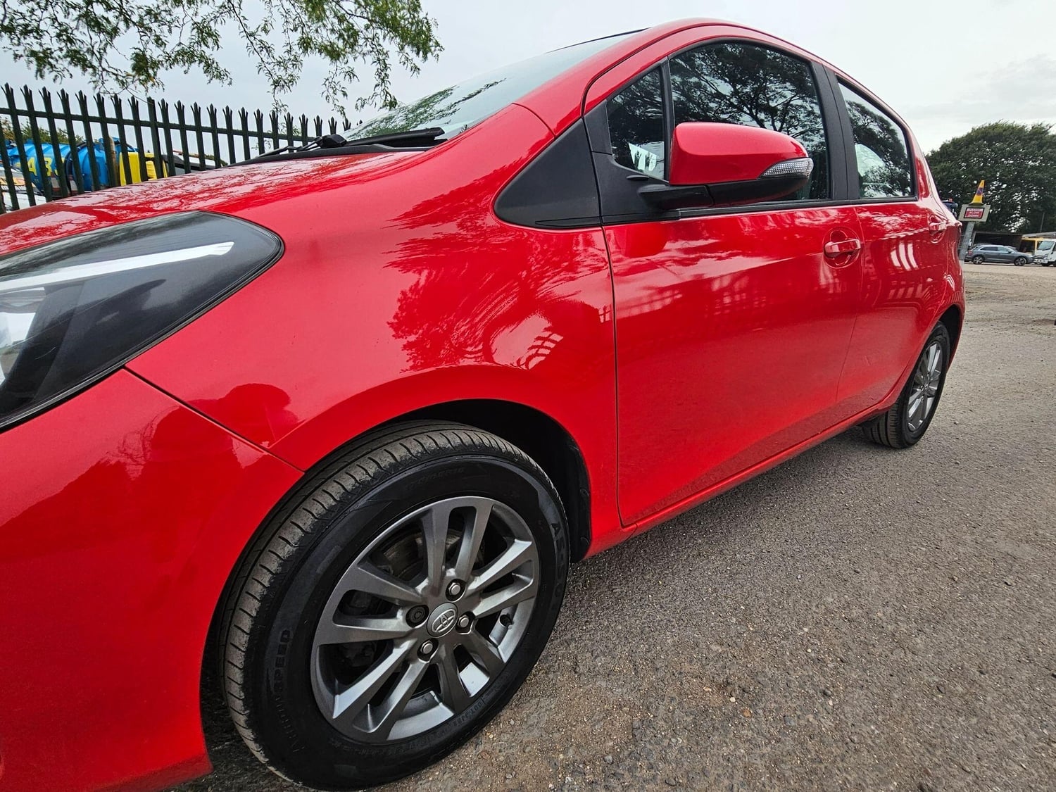 Toyota Yaris 2015 - Cars