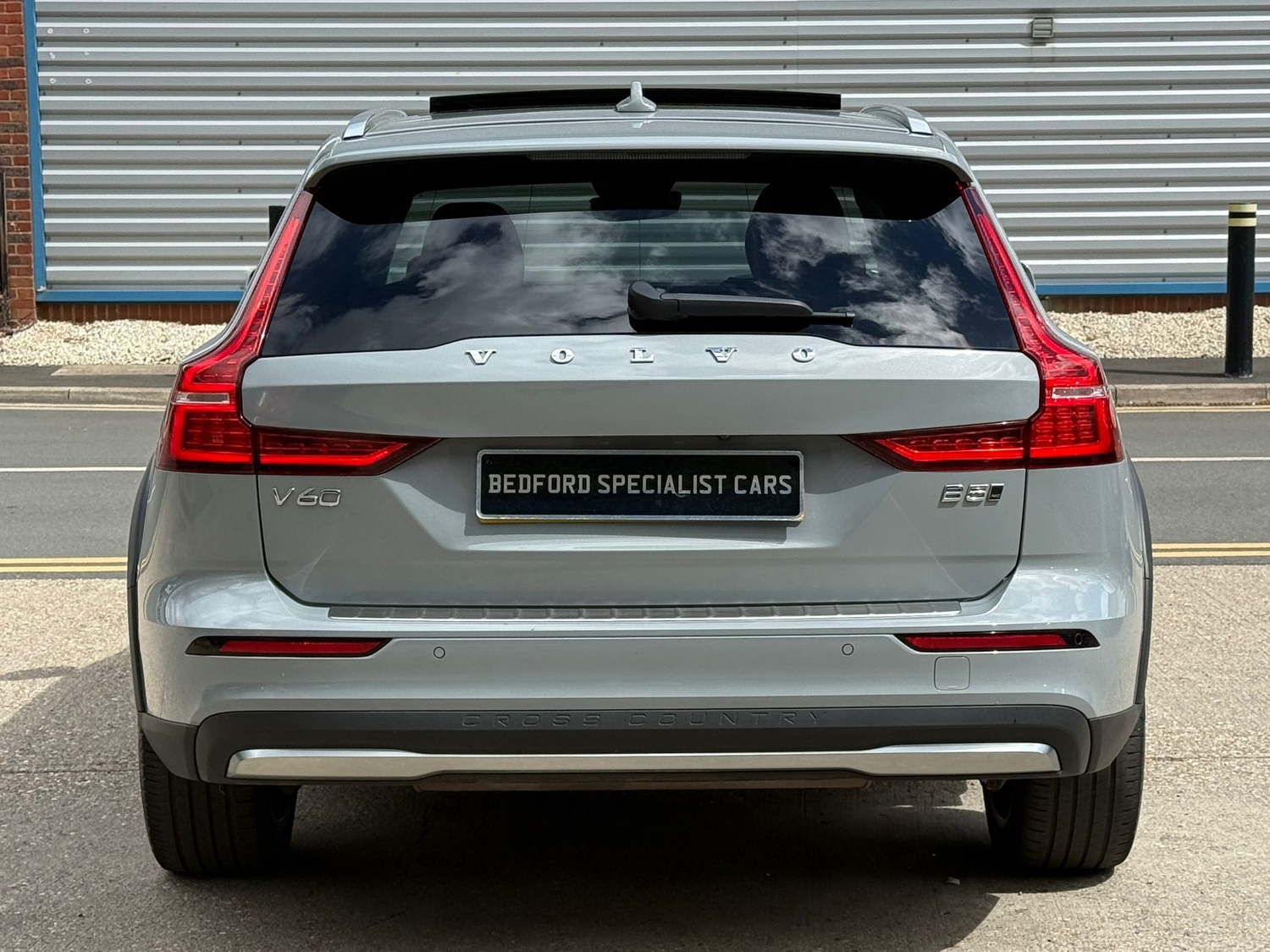 Volvo V60 2023 - Cars in Bedford