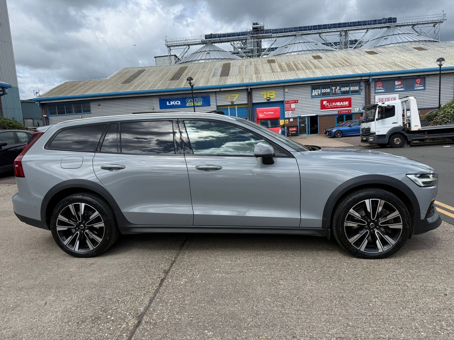 Volvo V60 2023 - Cars