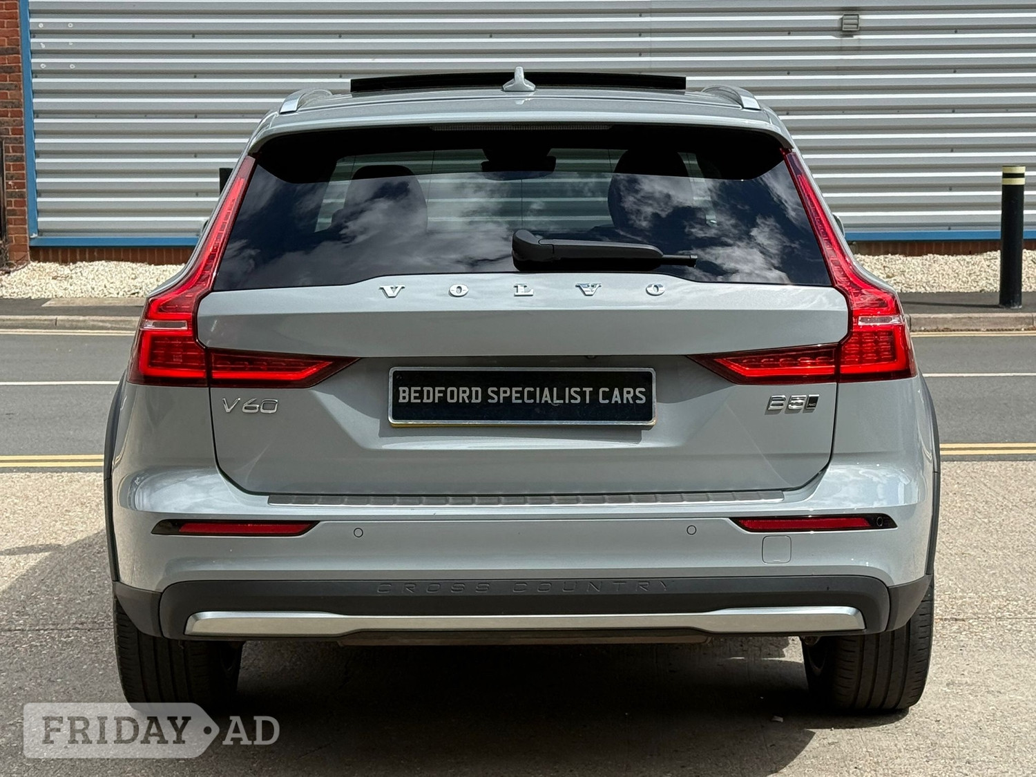 Volvo V60 2023 - Cars in Bedford