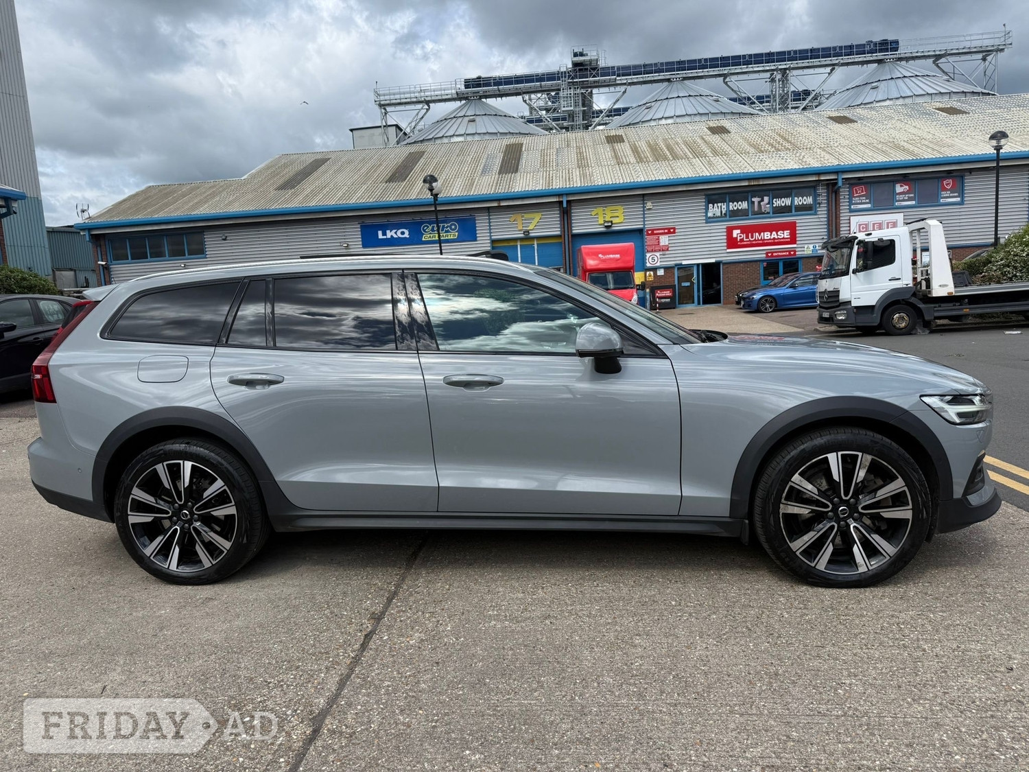 Volvo V60 2023 - Cars