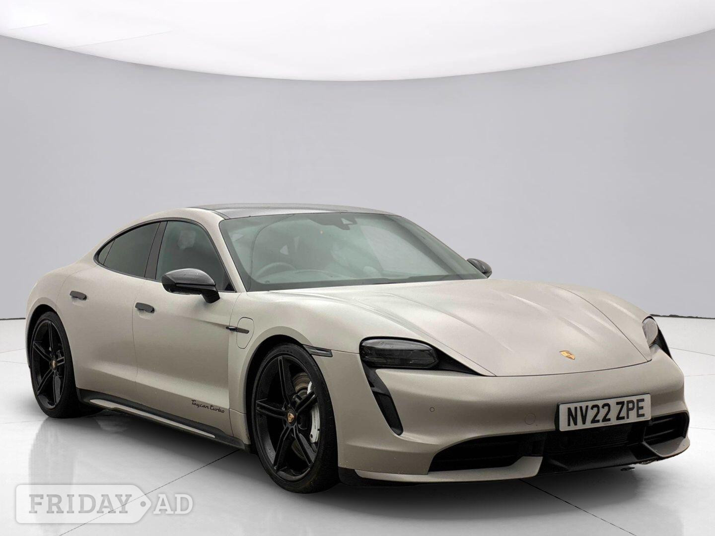 Porsche Taycan 2022 in Ely