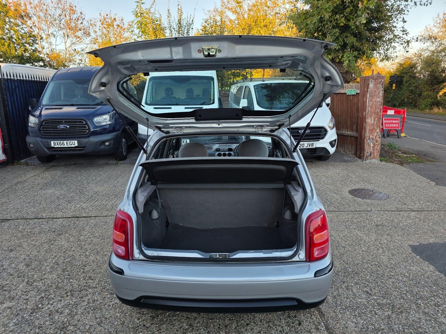 Nissan Micra 2002 - Cars