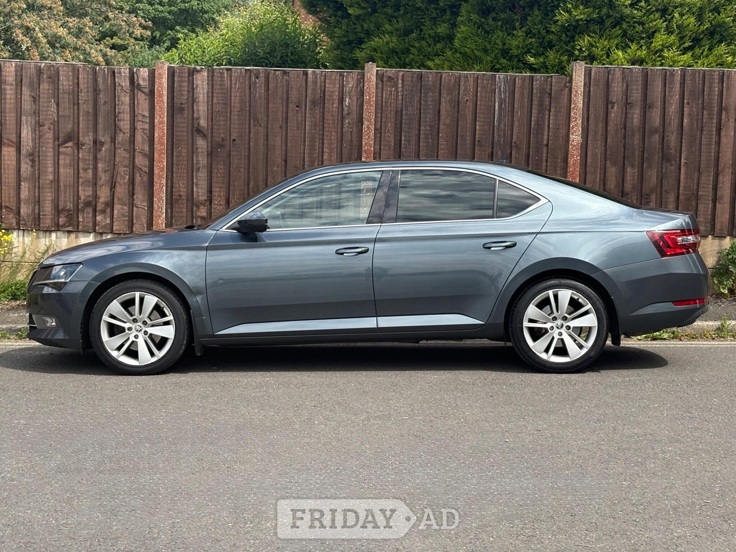 Skoda Superb 2017 - Cars