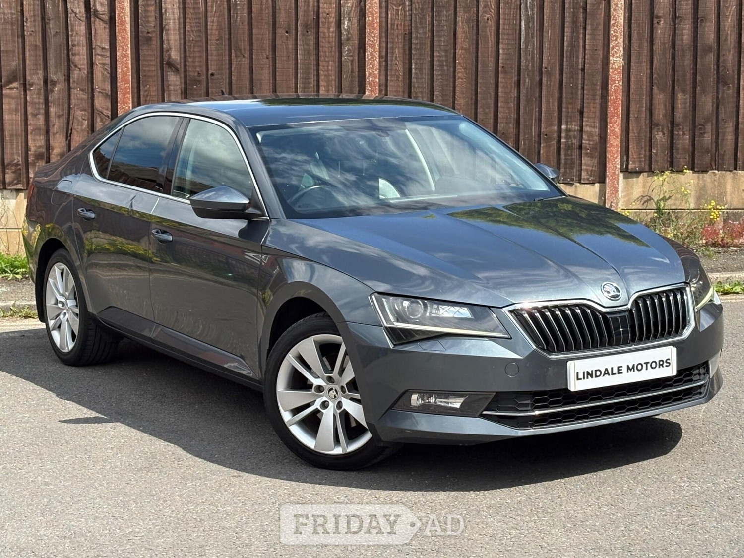 Skoda Superb 2017 in Oldham