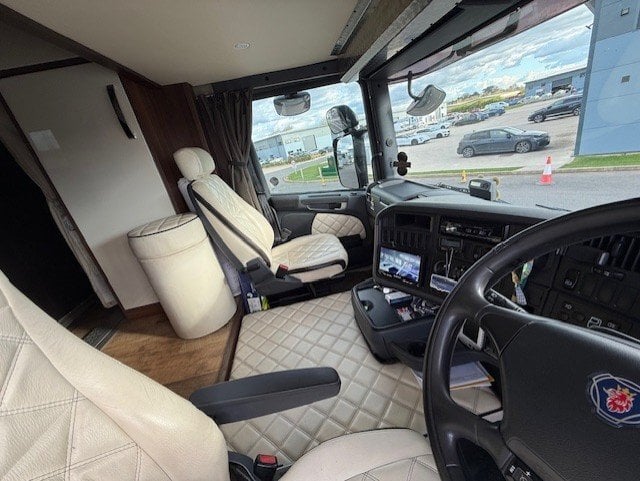 Elite Coach works Scania R420 26 TON Automatic Horsebox - Trailers & Horseboxes in Banbury