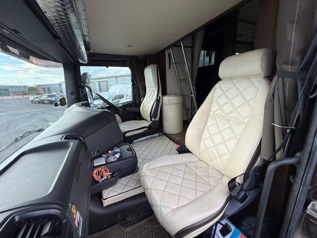 Elite Coach works Scania R420 26 TON Automatic Horsebox - Trailers & Horseboxes