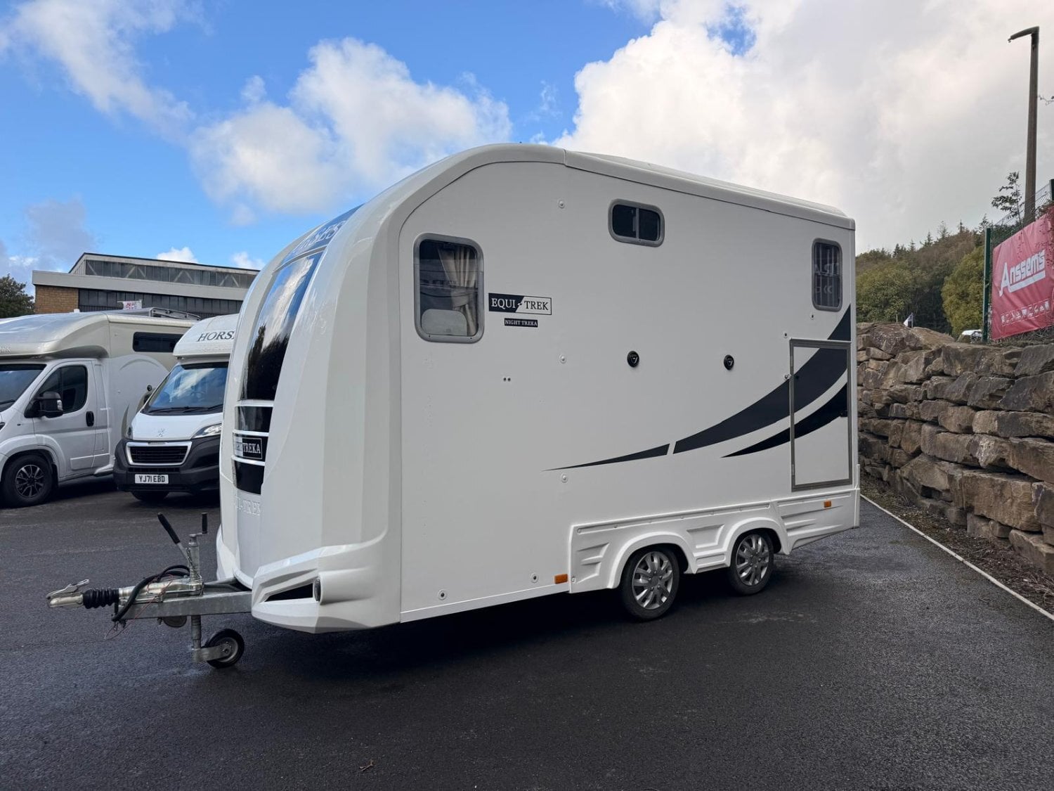 Equi-Trek Night-Treka   Horse Trailer - Trailers & Horseboxes