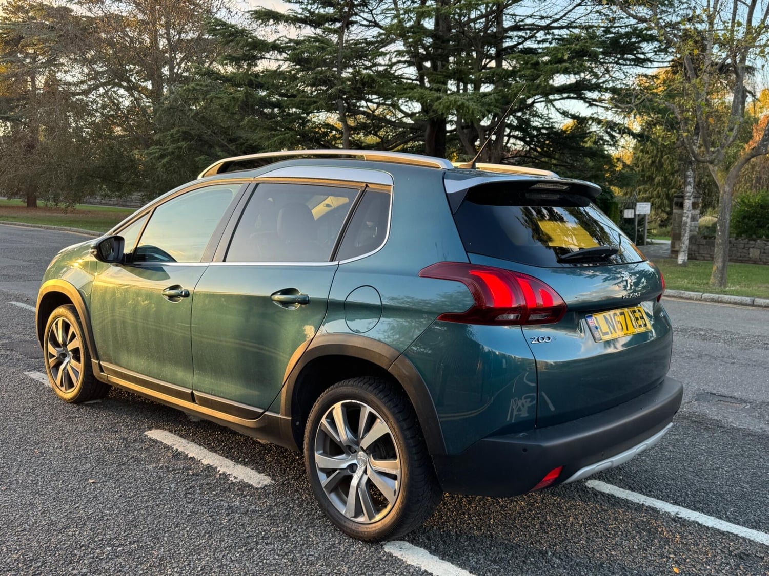 Peugeot 2008 2017 - Cars