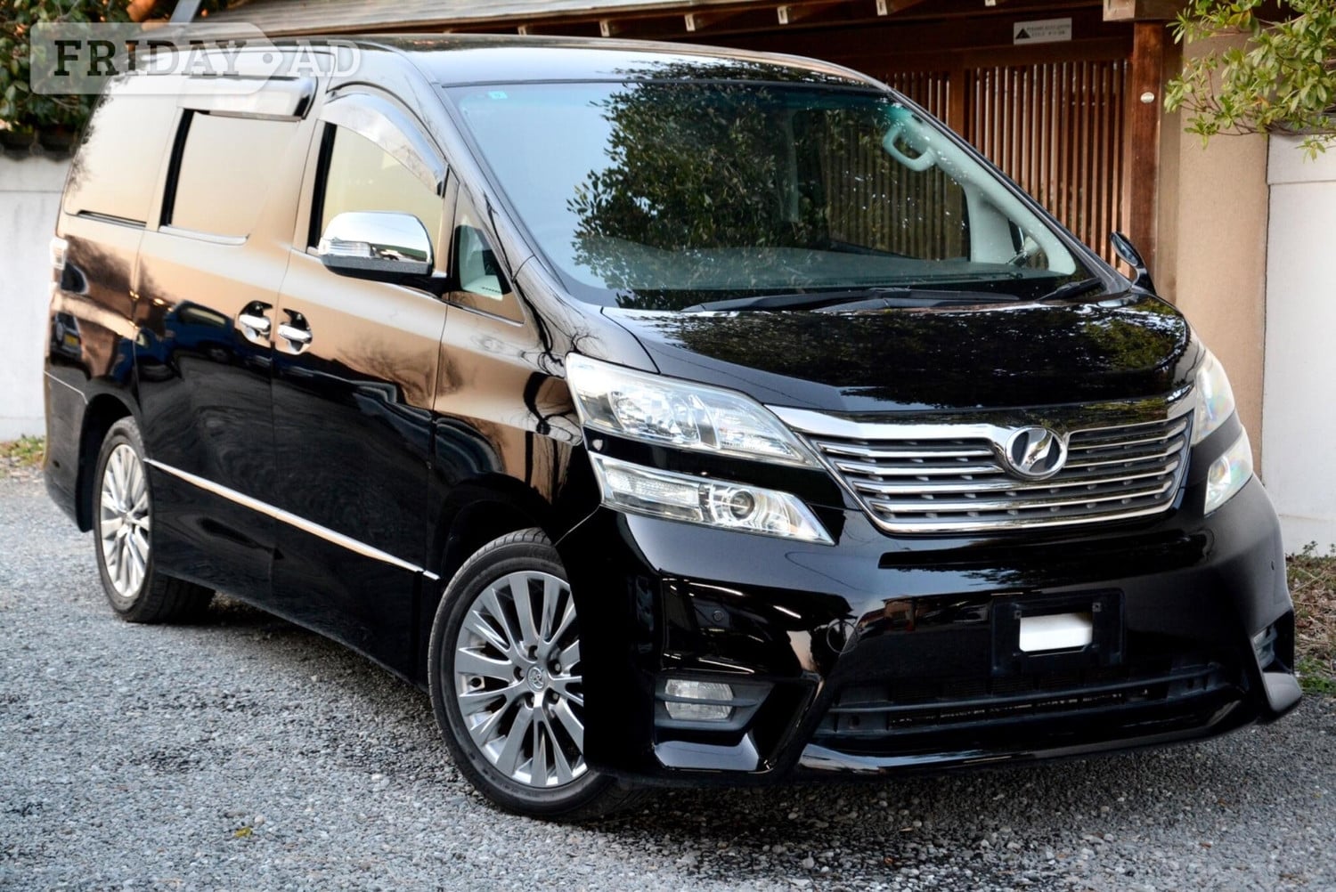 Toyota Vellfire 2011 in Chingford