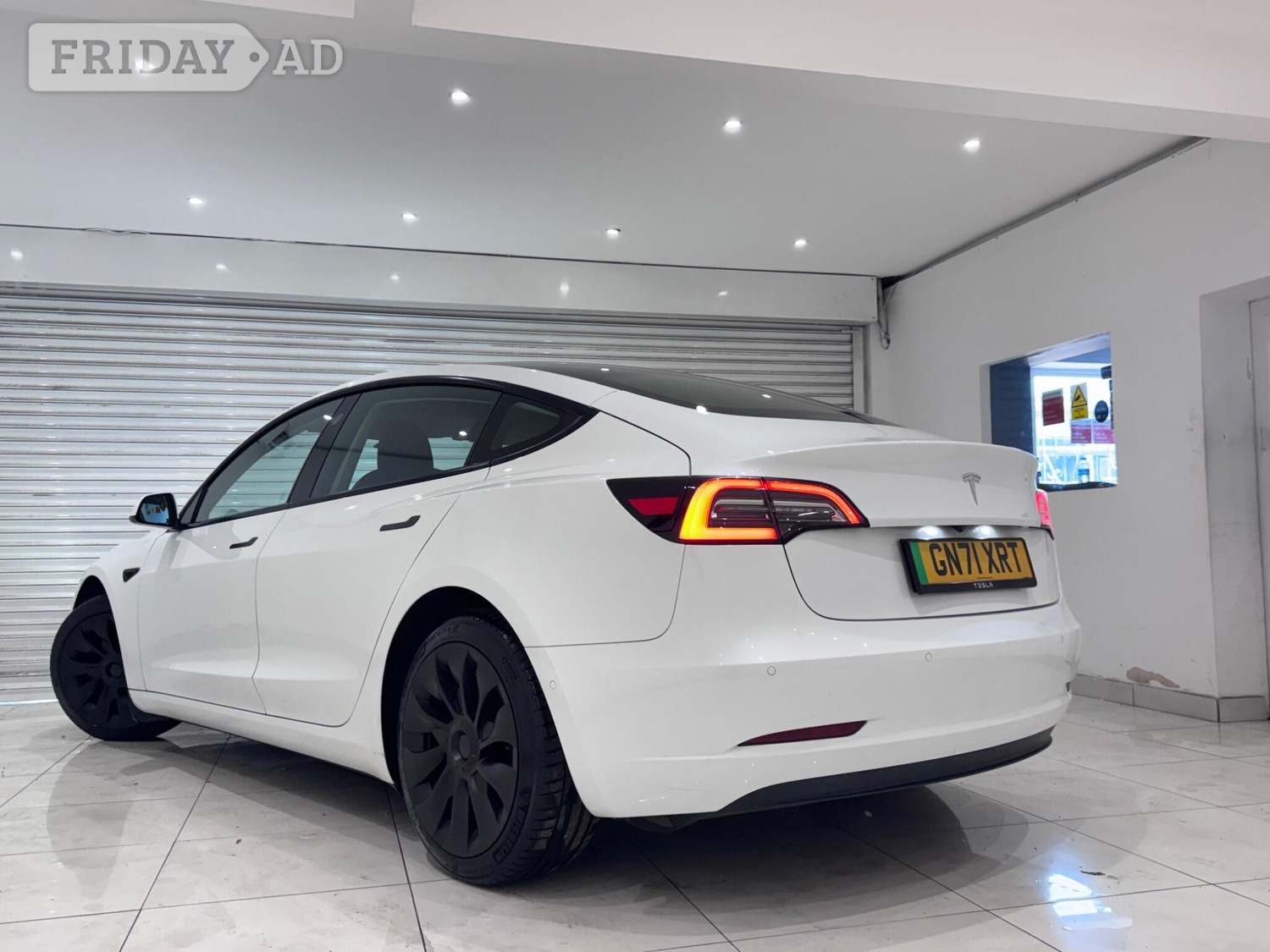 Tesla Model 3 2021 - Cars