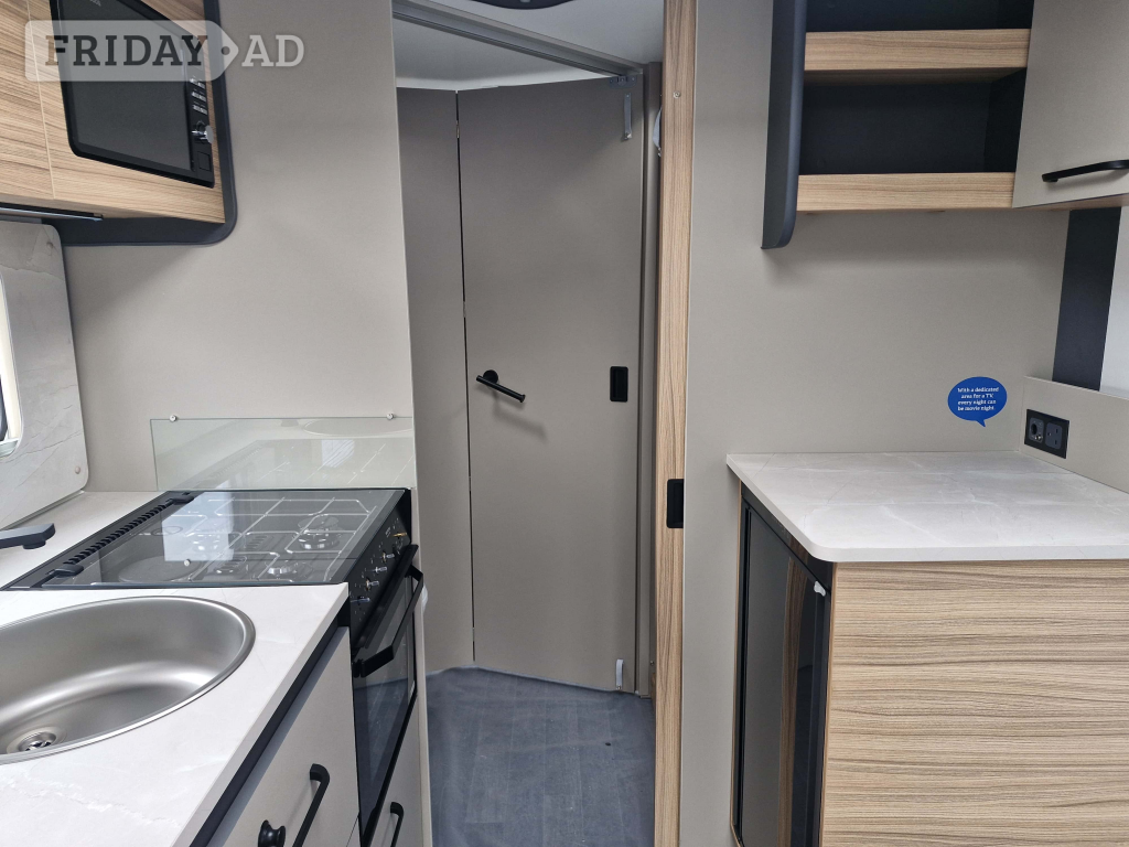 [4 berth ]Bailey Phoenix Black 640